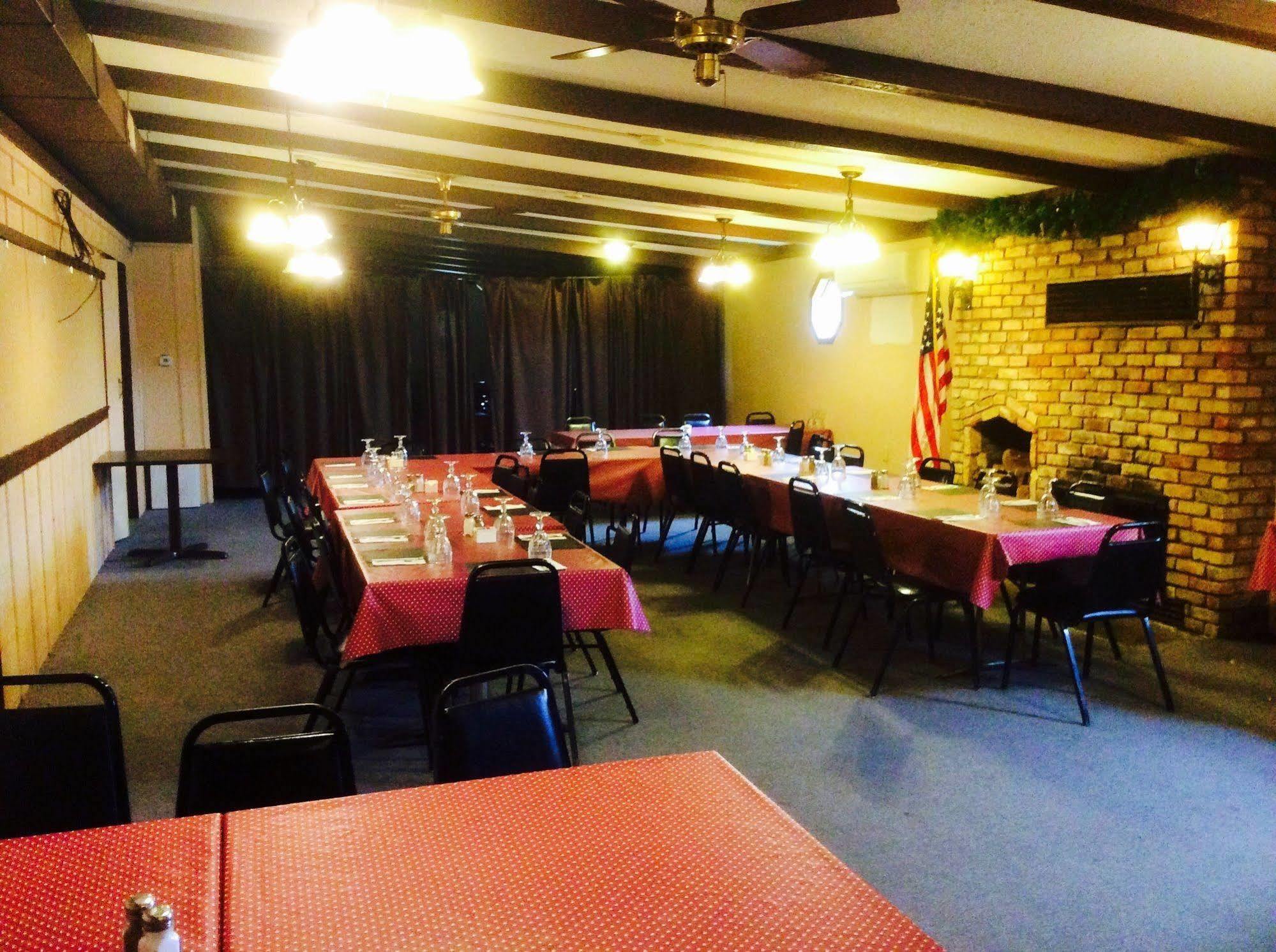 Forty Club Inn Deerwood 外观 照片