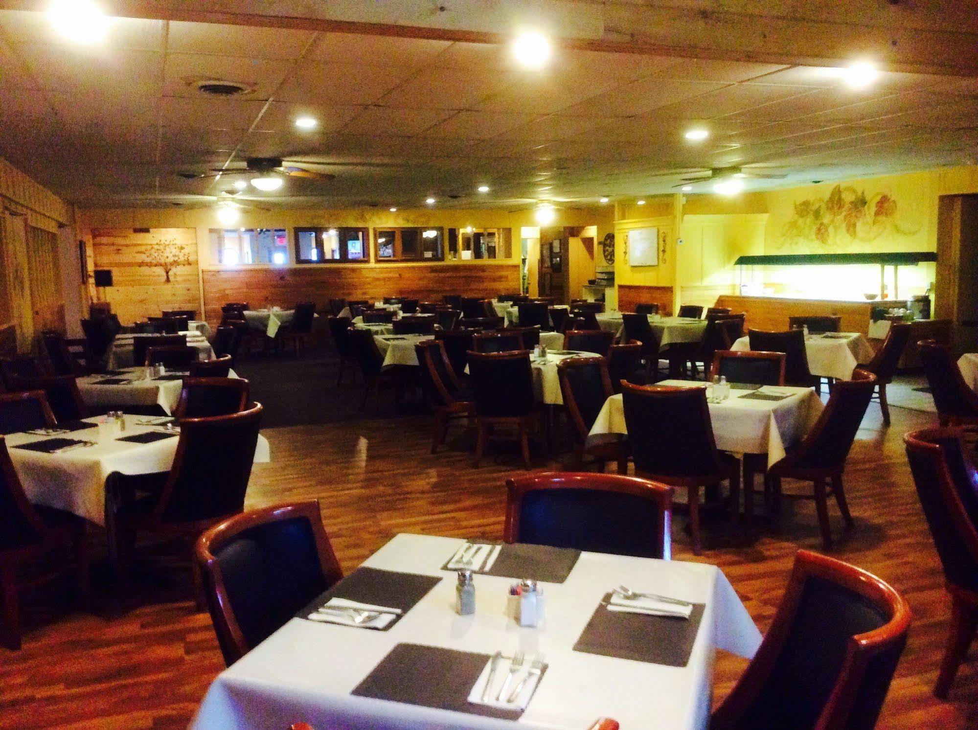 Forty Club Inn Deerwood 外观 照片