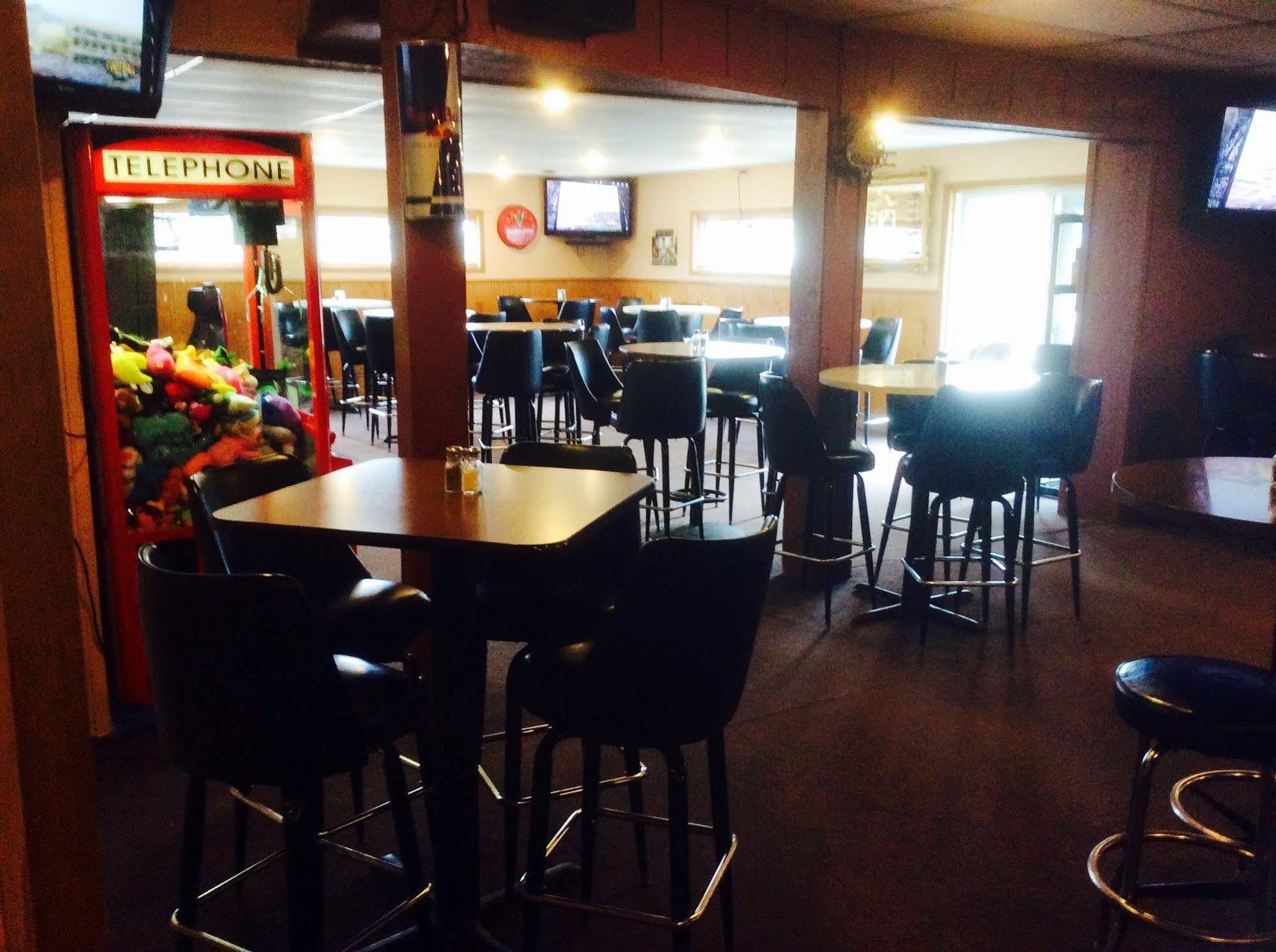 Forty Club Inn Deerwood 外观 照片