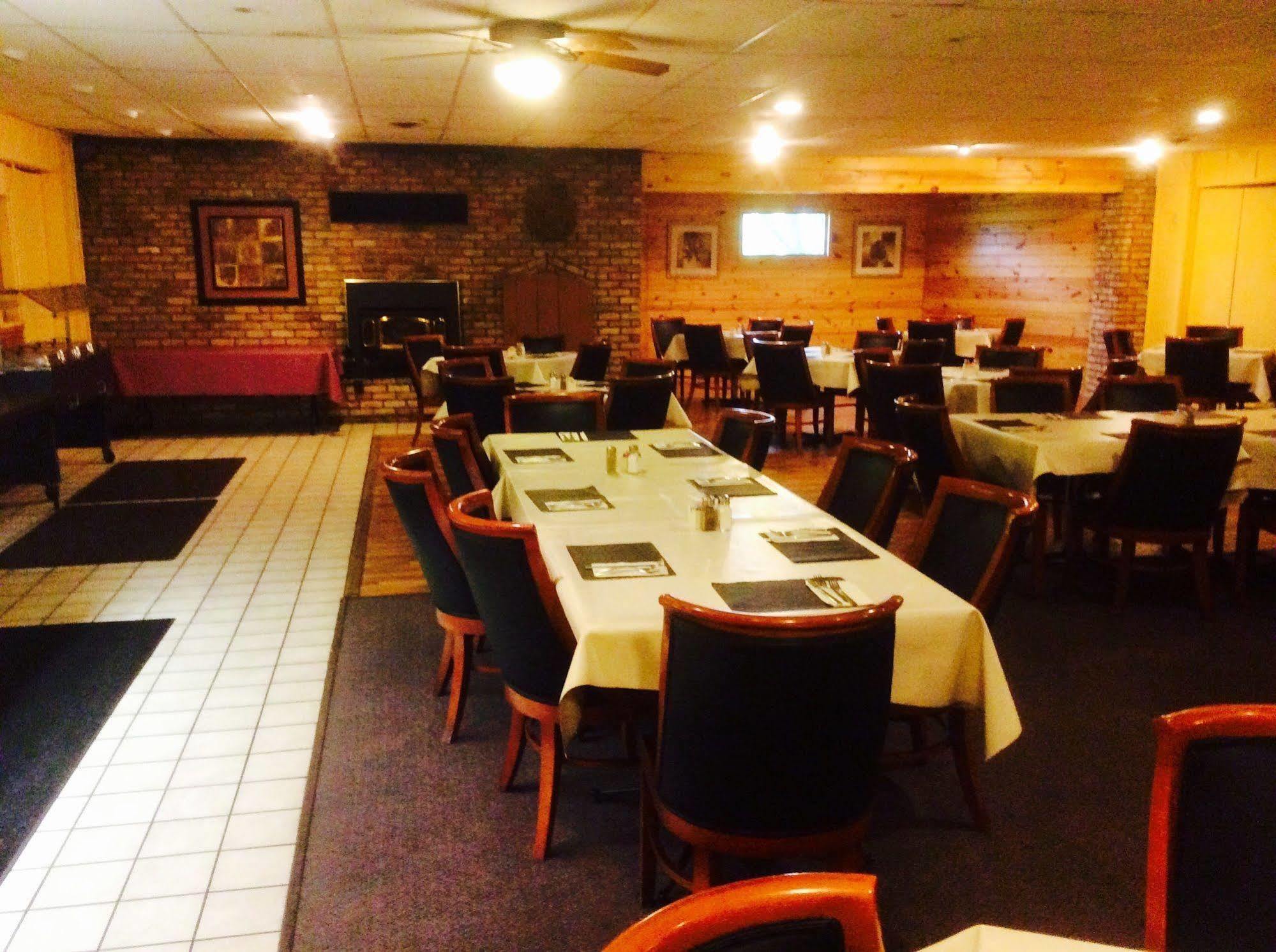 Forty Club Inn Deerwood 外观 照片