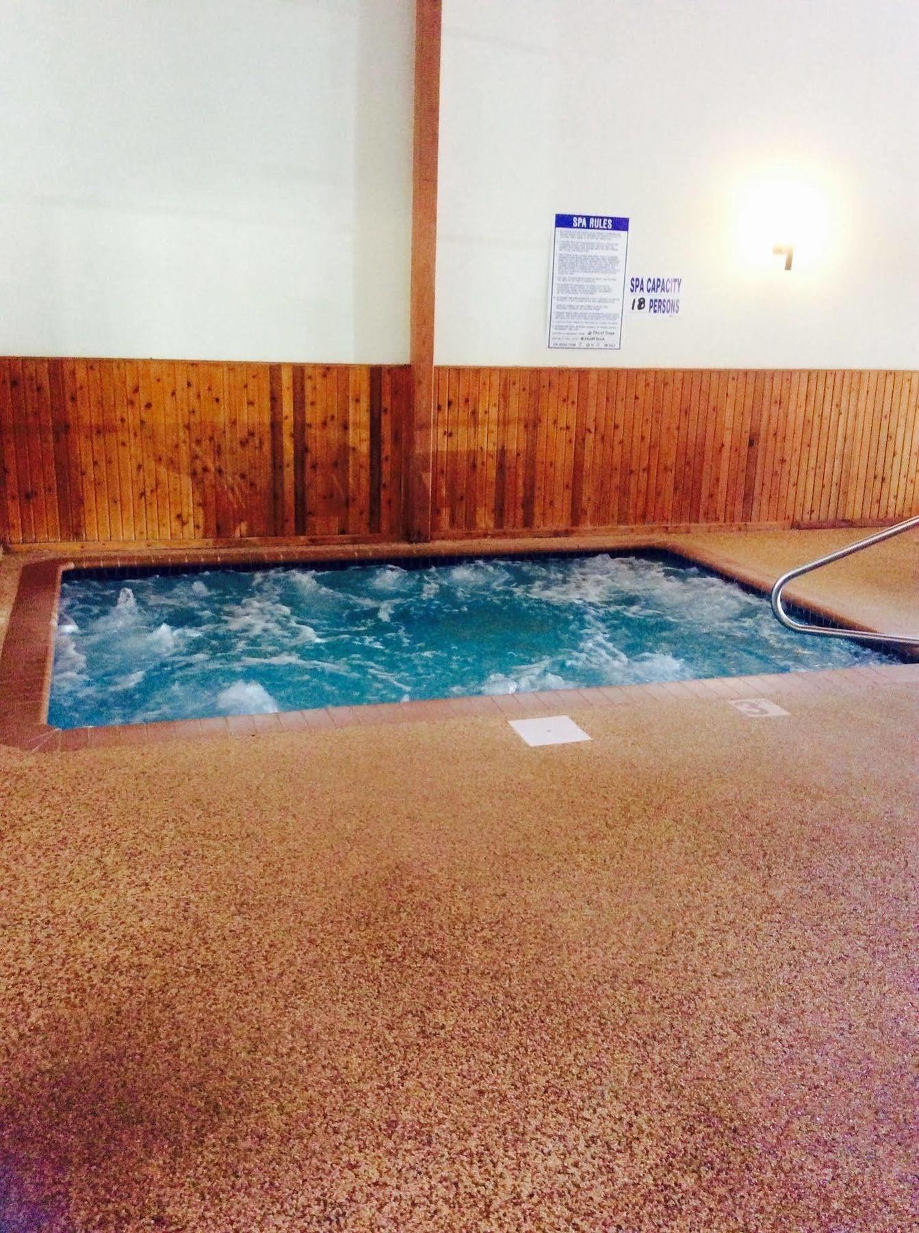 Forty Club Inn Deerwood 外观 照片